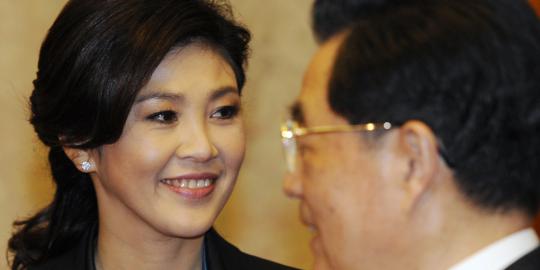 Senyum PM Yingluck dan Presiden Hu Jintao