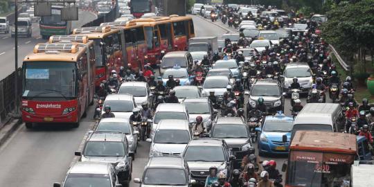 The Jak macetkan jalan kawasan Senayan