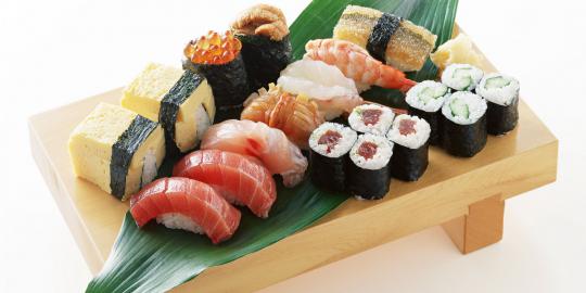 6 Tips makan sushi yang sehat