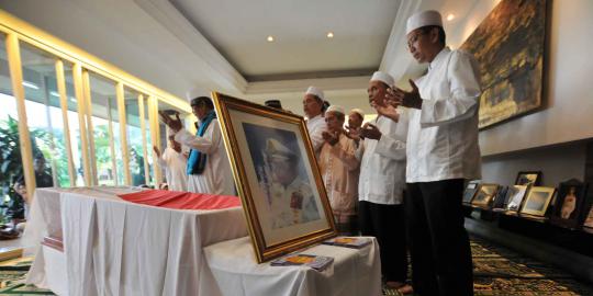  Jenazah Sudomo diserahkan KSAL kepada keluarga