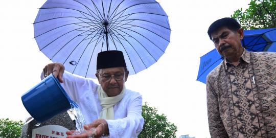 Mantan Presiden BJ Habibie doakan ibu Ainun