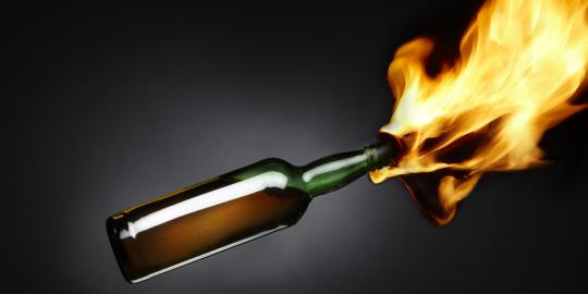 Kantor Dewan Kesehatan Rakyat diteror bom molotov