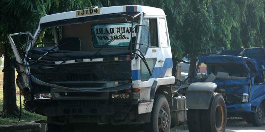 Truk pengangkut gas Elpiji ditabrak, 1 orang tewas