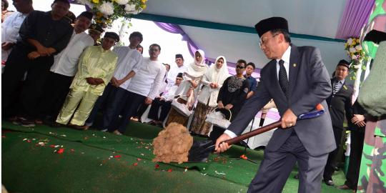 Suasana duka warnai pemakaman Widjajono