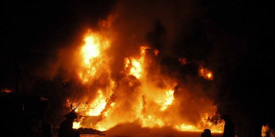Pascabentrok Brimob-Kostrad, Mapolsek di Gorontalo dibakar