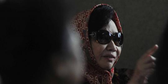  Dituntut 4 tahun, Nunun tos pengacara
