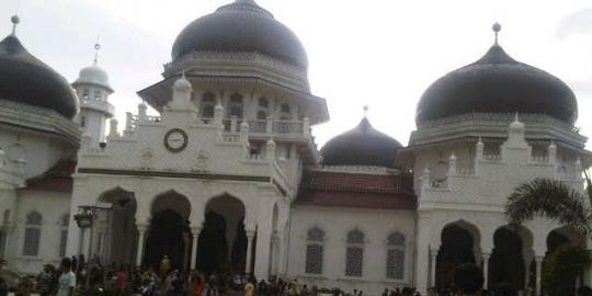 Wapres Boediono harus klarifikasi soal azan