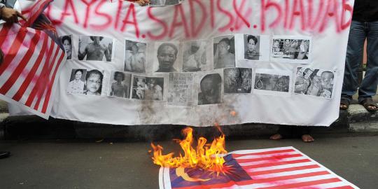 Demo penembakan tiga TKI, bendera Malaysia dibakar