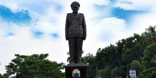 Sudah roboh, patung Zainal Abidin masih dijaga 200 polisi