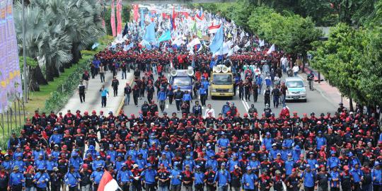 Tuntutan buruh seputar upah dan tolak outsourcing