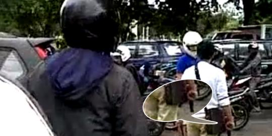 Kaca diketuk, mobil ditendang, si koboi naik pitam