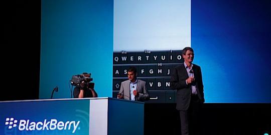 RIM perkenalkan BlackBerry 10 Dev Alpha di BlackBerry World 2012