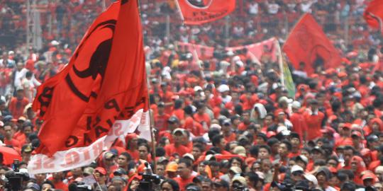 Yessy Gusman & Suti Karno caleg PDIP 2014  merdeka.com
