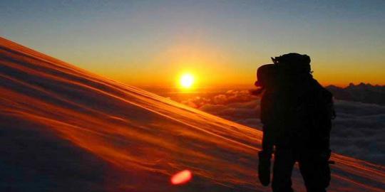 Dua pendaki Gunung Slamet berhasil dievakuasi