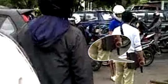 Simon, pria yang berani ribut dengan \'Koboi Palmerah\'