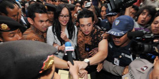 KPK periksa Angie dan Anis Matta