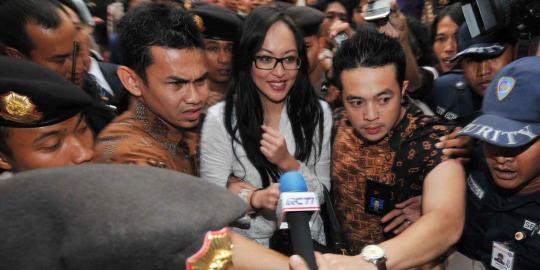 Sutan Bhatoegana mau jenguk Angie besok