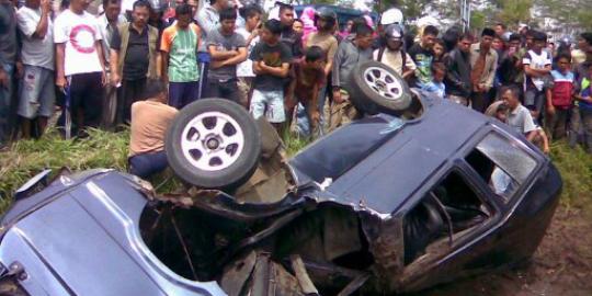 Mobil rombongan satu RT masuk jurang, 7 tewas