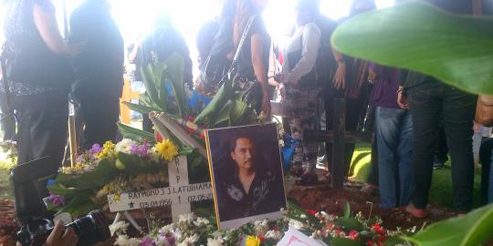 Sebelum meninggal dunia, Ongen beli baju serba hitam
