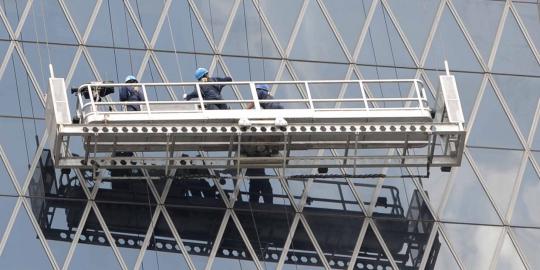 Pekerja gondola tewas terjatuh dari lantai 18
