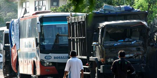 Bus Sumber Kencono tabrak rombongan pengantin, 4 tewas