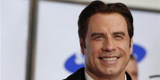 Pegang kelamin lelaki, John Travolta dilaporkan polisi