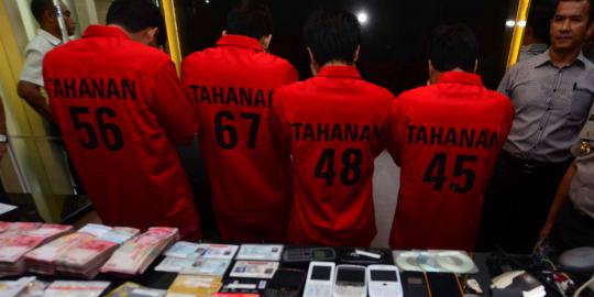 Polisi tangkap 4 pelaku pembobol ATM bank