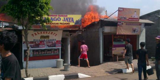 Gas bocor, warung makan di Kelapa Gading ludes terbakar