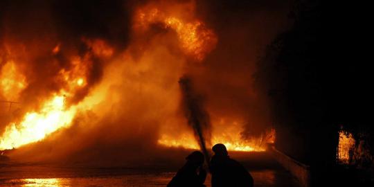 Pasar Bintara Bekasi terbakar, 8 damkar diterjunkan