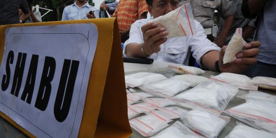 Divonis 20 tahun, guru penyelundup 3,5 kg sabu pingsan