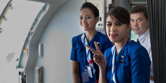 Keceriaan pramugari cantik sebelum kecelakaan Sukhoi