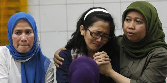 Keluarga korban Sukhoi makin histeris di Halim