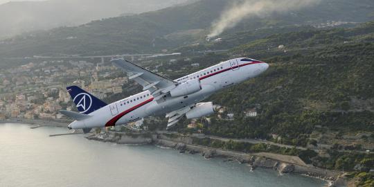 Serpihan Sukhoi terlihat dari pantauan udara