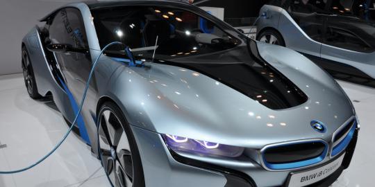 Mau jadi pusat perhatian, Dahlan pesan mobil hybrid warna norak