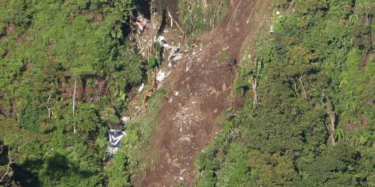Black box Sukhoi diperkirakan di dasar lembah