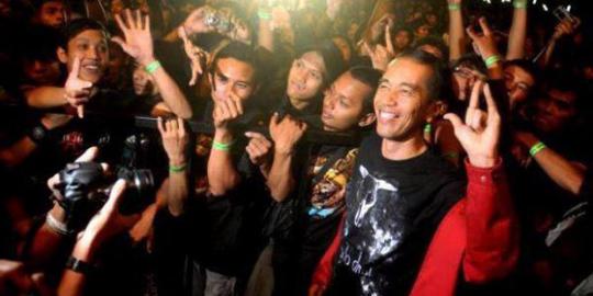 Jokowi, nomor tiga dan tiga jari metal
