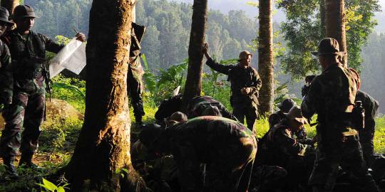 Misi kemanusiaan pasukan loreng di Gunung Salak