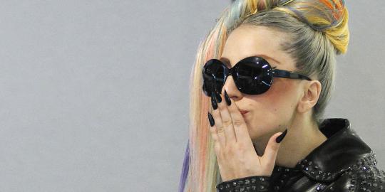 Konser Lady Gaga, antara hujatan dan dukungan