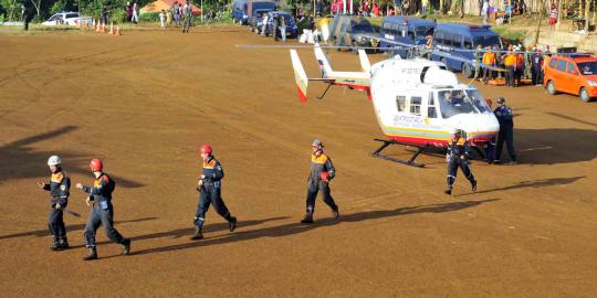 Kelelahan, tim SAR Rusia dijemput helikopter