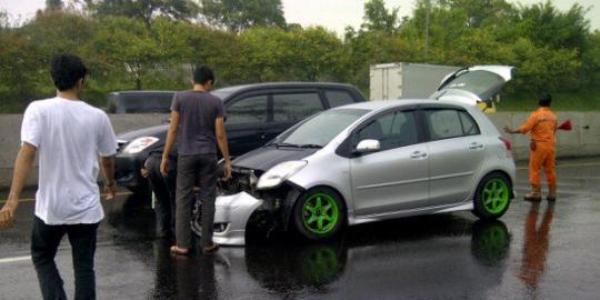 Lima kendaraan kecelakaan beruntun di Tol Cikampek