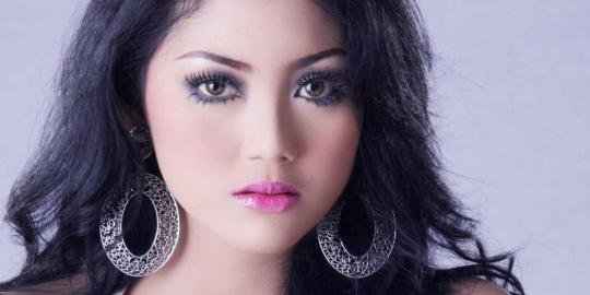 Pedangdut seksi Mela Barbie senang jadi tontonan