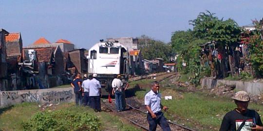 Kereta anjlok, jalur menuju Stasiun Semut dialihkan