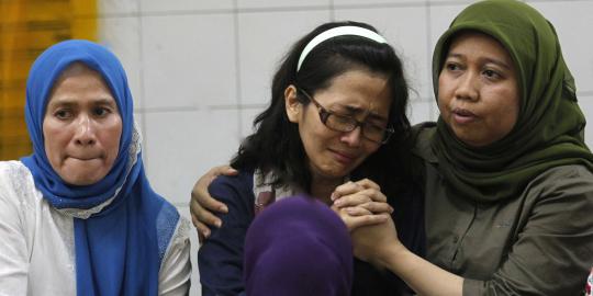 Istri korban Sukhoi minta jasad suaminya pakai seragam pilot