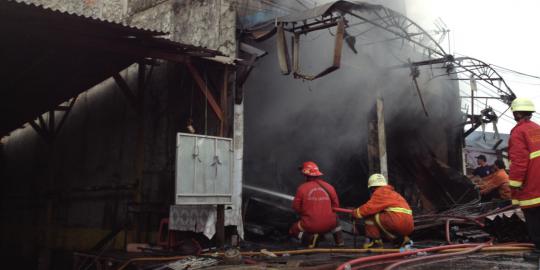 Pria stres bakar rumah ibu kandung