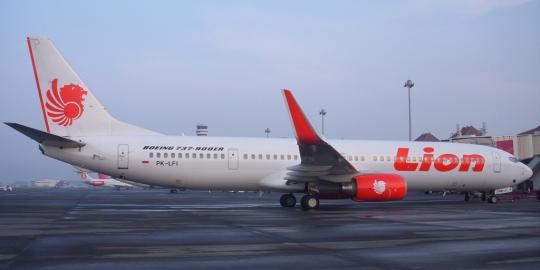 Lion Air delay 9 jam karena kaca depan pecah