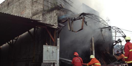 Kebakaran rumah pengusaha gula akibat korsleting