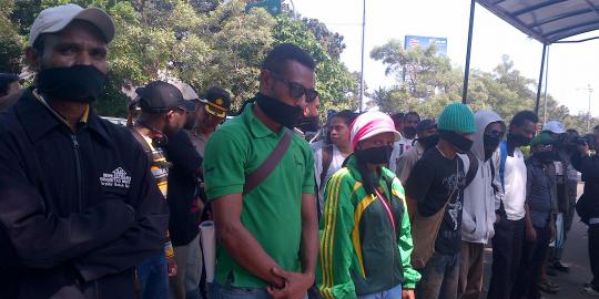 Pemuda Papua demo di Mabes Polri