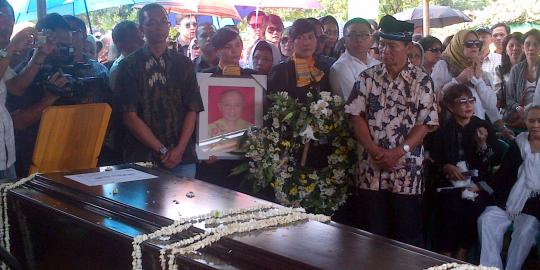 Pramugari iringi pemakaman Capt Gatot Purwoko