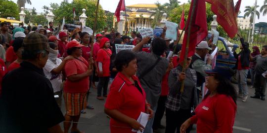 Protes BPN, petani masak di tepi jalan