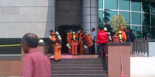 Gedung Elnusa keluarkan asap hitam, karyawan dievakuasi